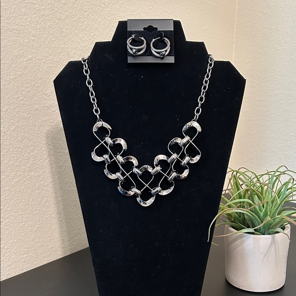 Jewelry - Elegant Gunmetal Silver Necklace and Earring Set